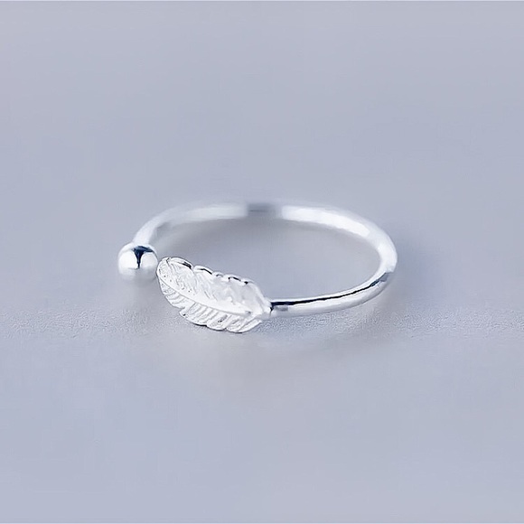 ⚜️[𝟯/$𝟭𝟴]⚜️NEW Feather Silver Delicate Adjustable Ring - Picture 5 of 8